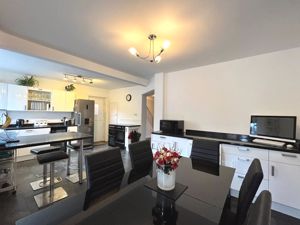 Kitchen Dining Room- click for photo gallery